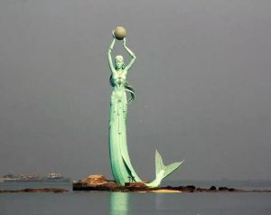 鲅鱼公主雕塑