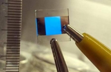 电驱动钙钛矿激光器